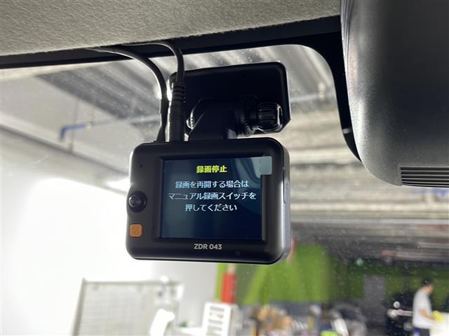 【ドライブレコーダー】映像・音声などの運転中の記録を残します。事故などを起こした起こされた時の証拠になりえますので、もしも時でも安心ですね。