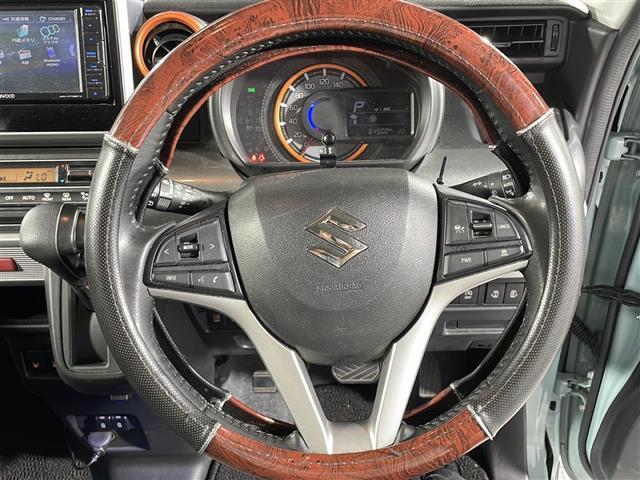 【ステアリング】軽い力で扱いやすいハンドルです。目立つ傷やスレなどなく綺麗な状態です!「プレミアム抗菌コートG」をいれていただくとさらに快適に!清潔なお車はお子様にも安心ですね!