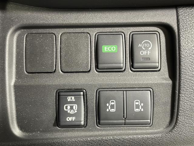 【 両側パワースライドドア 】小さなお子様でもボタン一つで楽々乗り降り出来ます♪駐車場で両手に荷物を抱えている時もボタン一つで自動で開いてくれますので、ご家族でのお買い物にとっても便利な装備です♪