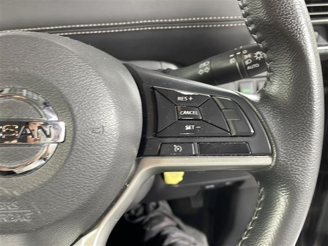 【 クルーズコントロール 】高速道路で便利なクルーズコントロールも装着済み。アクセルを離しても一定速度で走行ができる装備です。加速減速もスイッチ操作でOKです。