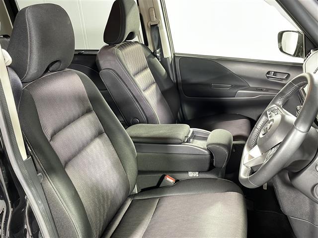 【 フロントシート 】使えるフロントシートで快適ドライブ♪