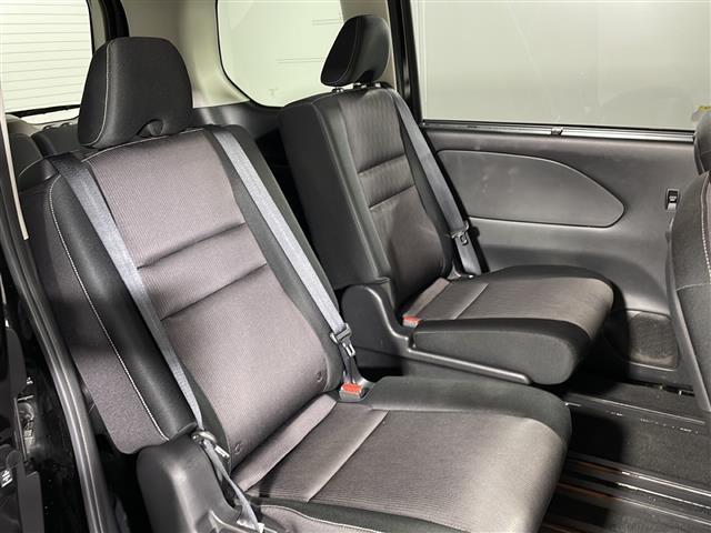 【 セカンドシート 】2列目も広々お乗りいただけます♪