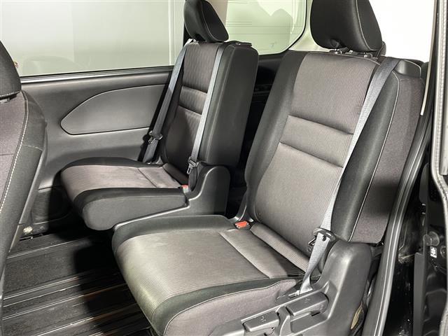 【 セカンドシート 】2列目も広々お乗りいただけます♪