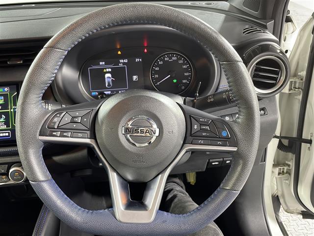 【ステアリング】軽い力で扱いやすいハンドルです。目立つ傷やスレなどなく綺麗な状態です!除菌プランいれていただくとさらに快適に!清潔なお車はお子様にも安心ですね!