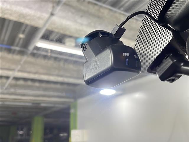 【ドライブレコーダー】映像・音声などの運転中の記録を残します。事故などを起こした起こされた時の証拠になりえますので、もしも時でも安心ですね。