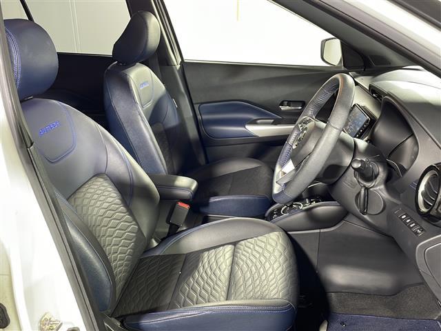 【運転席】座り心地が良いシートなので長時間の運転でも快適にお過ごしいただけます。新品のフロアマットのご注文も可能です。掲載箇所以外にご希望の写真がございましたらお気軽にお問い合わせ下さい。