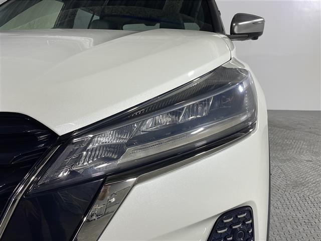 【LEDヘッドライト】消費する電力が少なく耐久年数が長いのが特徴のヘッドライトです。さらに長持ちさせたい方は、ヘッドライト,フロントガラスなどのコーティングもご用意しています。