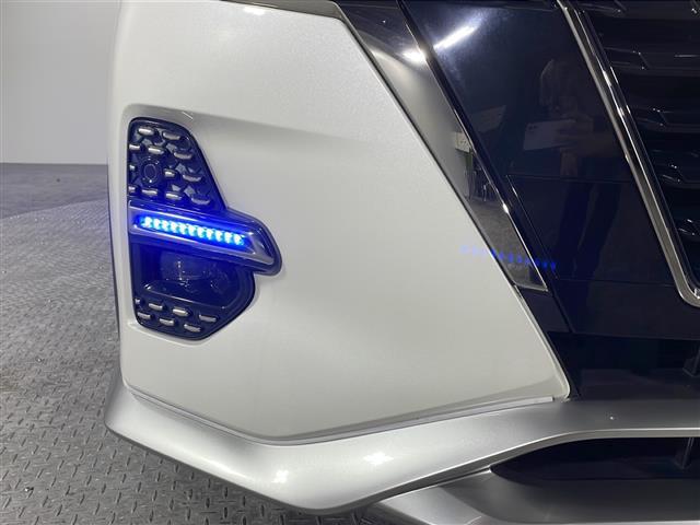 【ライト・ランプ】悪天候や夜間の走行も視界良好で安心してお乗りいただけます。ヘッドライト・ホイール・フロントガラスなど色々な部分コーティングをご用意しております。ぜひご相談ください。