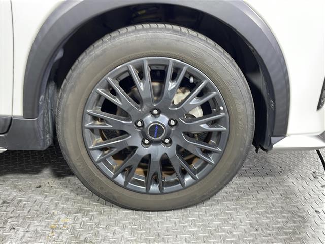 【純正アルミホイール】純正の専用アルミホイールが足元を飾ります!IDOMでは、社外アルミホイールや、スタッドレスタイヤも取扱いしております。ぜひご相談ください。