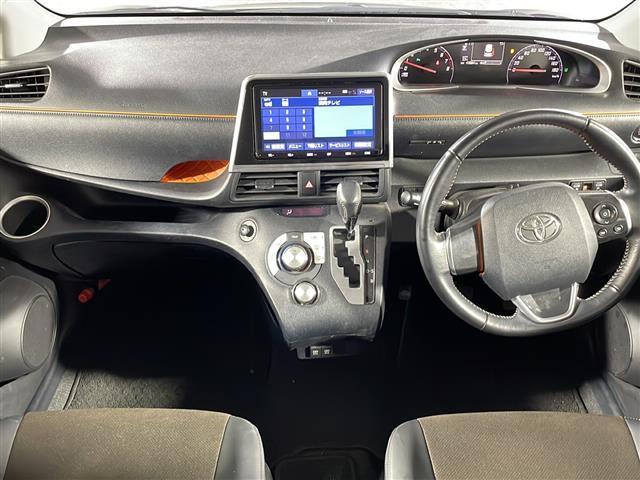 【　メーター　】メーターまわりも鮮やかに照らし出され、デザイン、安全性ともにバッチリですね♪