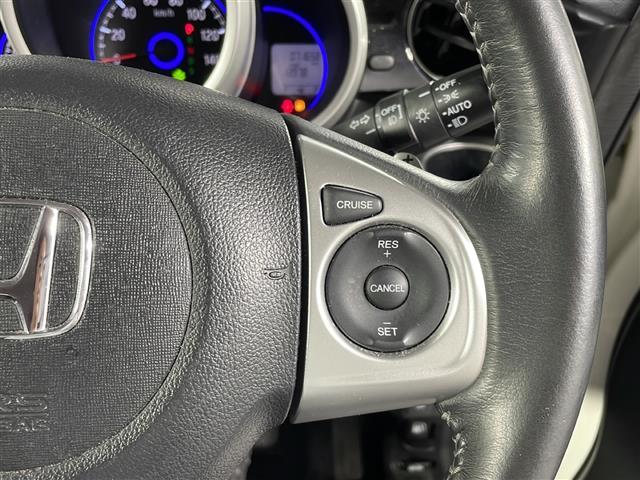 【 ステアリングスイッチ 】手元のスイッチでナビ操作が可能です!!非常に便利な機能です。取り付けのナビによってはオプション設定となっております!詳しくはスタッフまで♪