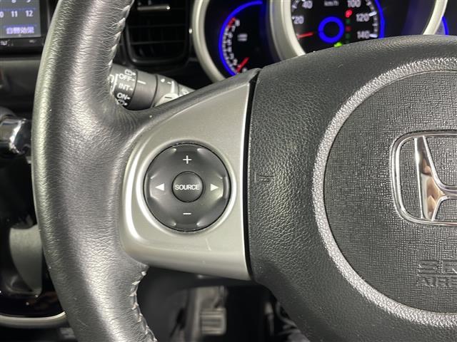 【 ステアリングスイッチ 】手元のスイッチでナビ操作が可能です!!非常に便利な機能です。取り付けのナビによってはオプション設定となっております!詳しくはスタッフまで♪