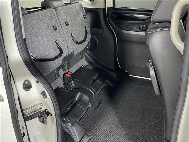 【 セカンドシート 】2列目も広々お乗りいただけます♪