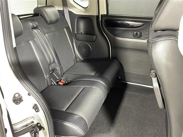 【 セカンドシート 】2列目も広々お乗りいただけます♪