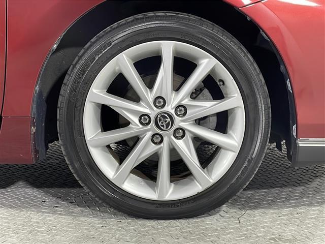 【純正17インチアルミホイール】専用のアルミなので、お車のイメージにぴったり!!社外のアルミやスタッドレスタイヤも取り扱いございます!!ドレスアップもカスタマイズもお任せください!!