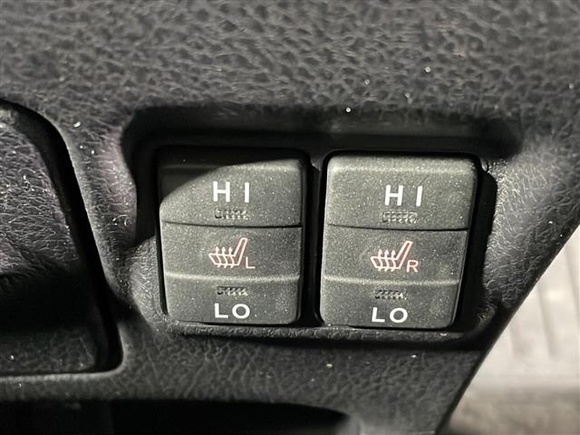 【シートヒーター】シートを温めてくれる暖房機器です！長時間座っていると負担が掛かりやすい背中や腰、または冬場などの寒い日に冷えやすい脚部に快適なぬくもりを伝えます。