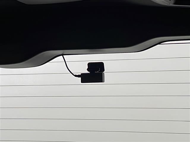 【ドライブレコーダー】映像・音声などの運転中の記録を残します。事故などを起こした起こされた時の証拠になりえますので、もしも時でも安心ですね。