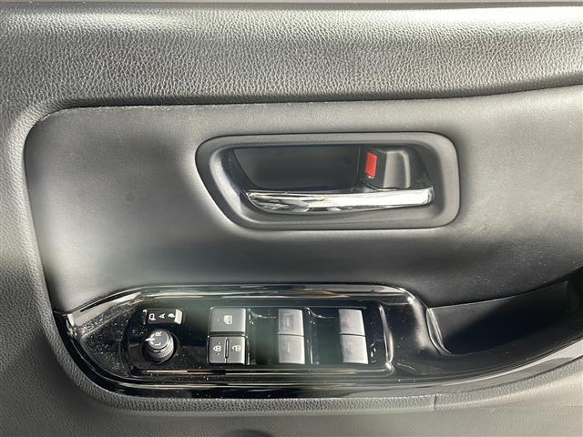 【パワーウインドウ】運転席のスイッチで、各席の窓ガラスの開閉ができます!あると便利ですよね!