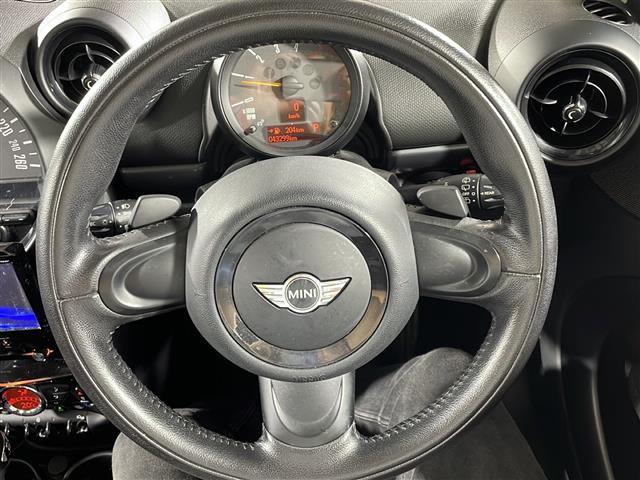 【ステアリング】軽い力で扱いやすいハンドルです。目立つ傷やスレなどなく綺麗な状態です!「プレミアム抗菌コートG」をいれていただくとさらに快適に!清潔なお車はお子様にも安心ですね!