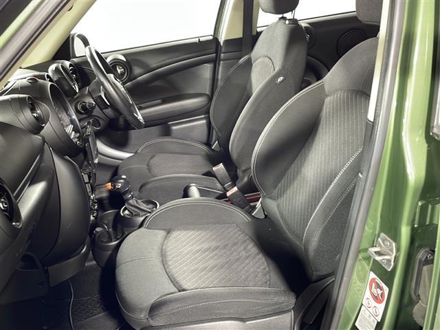 【助手席】きれいな助手席なので家族や友だちに乗ってもらっても安心です！