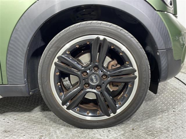 【純正アルミホイール】純正の専用アルミホイールが足元を飾ります！ＩＤＯＭでは、社外アルミホイールや、スタッドレスタイヤも取扱いしております。ぜひご相談ください。