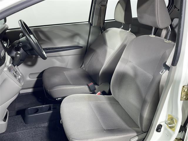 【助手席】きれいな助手席なので家族や友だちに乗ってもらっても安心です！