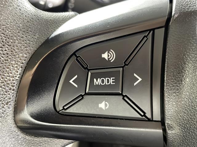 【ステアリングスイッチ】手元のボタンから、オーディオやナビなどの操作ができるので、よそ見をせずに安全に運転に集中できます！