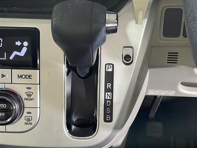 【シフトレバー】シフトの操作がしやすく快適なドライブを楽しんでいただけます！