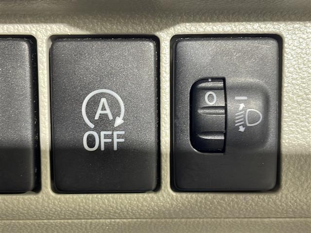 【アイドリングストップ】信号待ちや一時停止時に、エンジンのアイドリングを自動的にストップして、燃費の向上に貢献します！