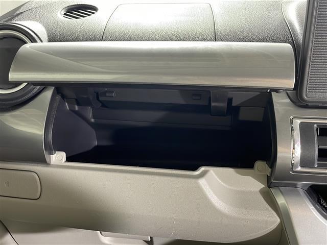 【グローブボックス】大容量のグローブボックスです！！車検証ケース他、日頃使う小物類の収納スペースもたくさんあります！