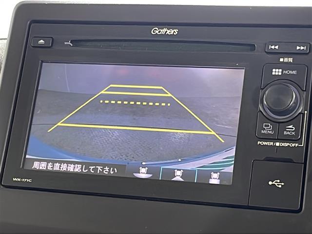 【バックモニター】後ろのカメラの映像をモニターに映し出すことができます!後方の見えない死角や、障害物との距離感をしっかり確認することができます!駐車が苦手な方におすすめです。