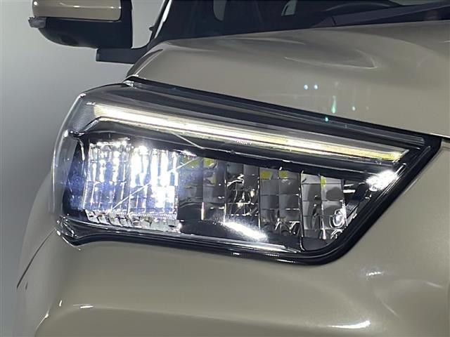 【ＬＥＤヘッドライト】消費する電力が少なく耐久年数が長いのが特徴のヘッドライトです。さらに長持ちさせたい方は、ヘッドライト・フロントガラスなどのコーティングもご用意しています。