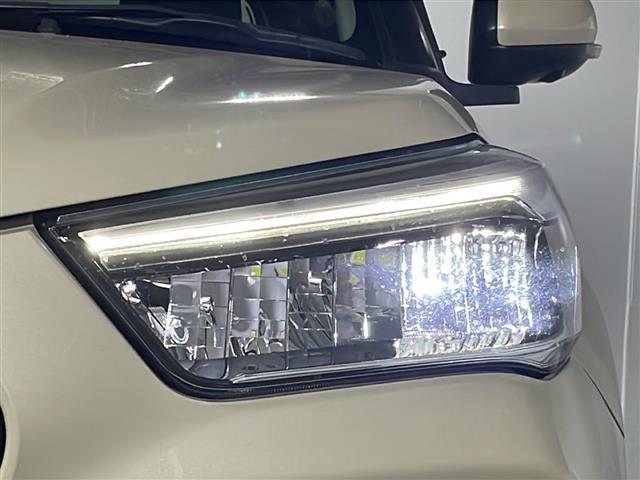 【ＬＥＤヘッドライト】消費する電力が少なく耐久年数が長いのが特徴のヘッドライトです。さらに長持ちさせたい方は、ヘッドライト・フロントガラスなどのコーティングもご用意しています。