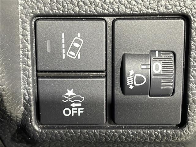 【衝突軽減ブレーキ（ＣＭＢＳ）】衝突するおそれが高い場合、音と光で注意して強いブレーキングを行い、衝突回避・被害軽減を支援します。機能には限界があるためご注意ください。