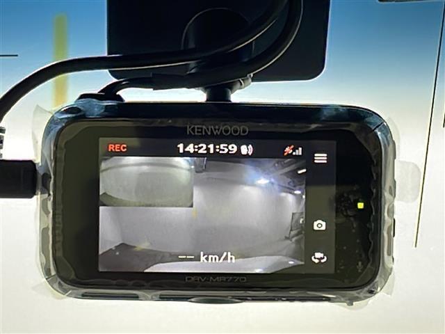 【ドライブレコーダー】映像・音声などの運転中の記録を残します。事故などを起こした起こされた時の証拠になりえますので、もしも時でも安心ですね。