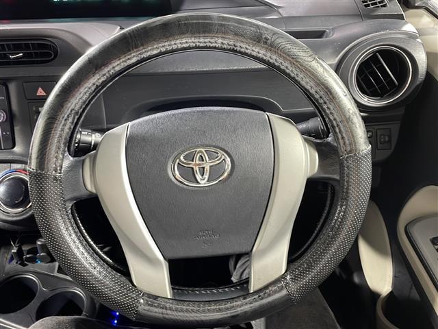 【ステアリング】軽い力で扱いやすいハンドルです。目立つ傷やスレなどなく綺麗な状態です！「プレミアム抗菌コートＧ」をいれていただくとさらに快適に！清潔なお車はお子様にも安心ですね！