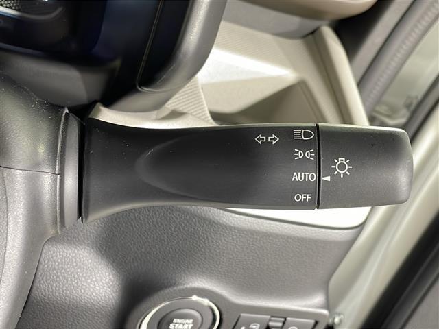 【パワーウインドウ】運転席のスイッチで、各席の窓ガラスの開閉ができます！あると便利ですよね！