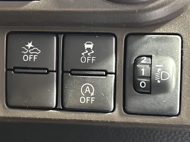 【衝突軽減ブレーキ（衝突軽減装置）】運転中に他のクルマとの衝突の危険をシステムが検知したとき、ブザーやブレーキが作動し、衝突被害軽減をサポートします！機能には限界があるためご注意ください。