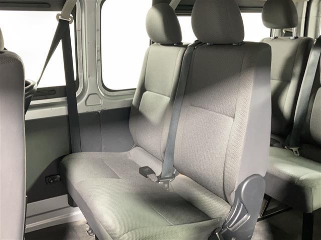 【　サードシート　】３列目のシートも広々していて居住性が高くなっています♪ファミリープランの方にもぴったりです♪