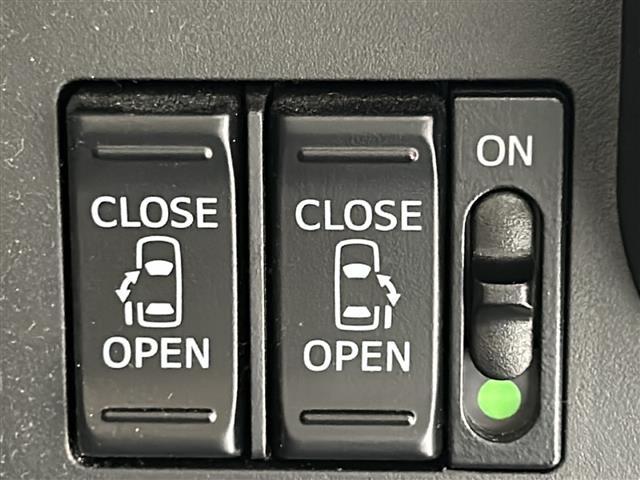 【両側パワースライドドア】小さなお子さまでもボタン一つで乗り降りラクラクです！両手に荷物を抱えている状態でもボタンを押せば自動で開閉するので、お買い物やお出かけの際にはとっても重宝します！