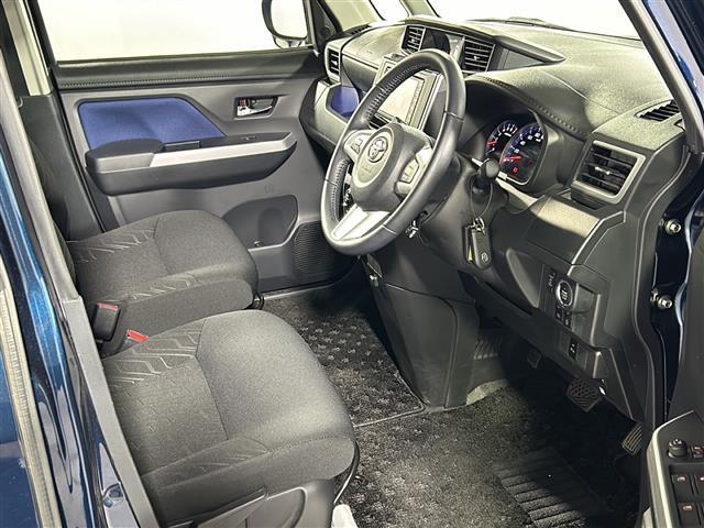 【運転席】座り心地が良いシートなので長時間の運転でも快適にお過ごしいただけます。新品のフロアマットのご注文も可能です。掲載箇所以外にご希望の写真がございましたらお気軽にお問い合わせ下さい。