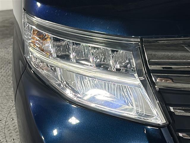 【ＬＥＤヘッドライト】消費する電力が少なく耐久年数が長いのが特徴のヘッドライトです。さらに長持ちさせたい方は、ヘッドライト・フロントガラスなどのコーティングもご用意しています。