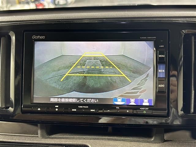 【バックモニター】後ろのカメラの映像をモニターに映し出すことができます！後方の見えない死角や、障害物との距離感をしっかり確認することができます！駐車が苦手な方におすすめです。