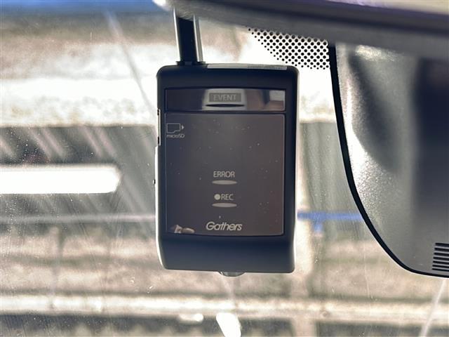 【ドライブレコーダー】映像・音声などの運転中の記録を残します。事故などを起こした起こされた時の証拠になりえますので、もしも時でも安心ですね。