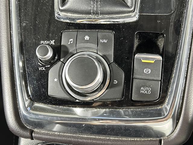 【電動パーキングブレーキ】パーキングブレーキを指先だけで操作可能です！力の弱い人にも安心してブレーキをかけていただけます！