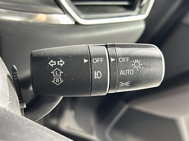 【オートライト（ＡＵＴＯ）】外の明るさをシステムが感知して、自動でヘッドライトが点灯します！ヘッドライトをつけ忘れを防ぐ便利機能です。