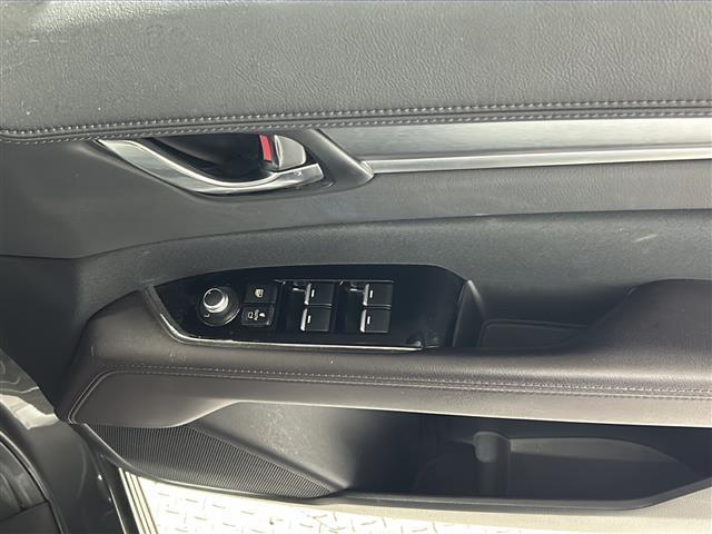 【パワーウインドウ】運転席のスイッチで、各席の窓ガラスの開閉ができます！あると便利ですよね！