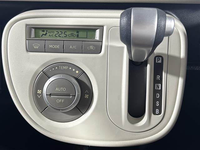 ミラココア ココアXスペシャルコーデ 禁煙車 純正7インチナビ(BT,フルセグ,ラジオ,CD/DVD) ETC フロアマット 純正ドアバイザー エコアイドル 電動格納ミラー USBポート ベンチシート スマートキー(8枚目)