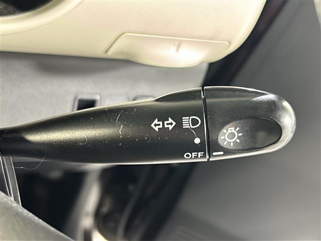 ミラココア ココアXスペシャルコーデ 禁煙車 純正7インチナビ(BT,フルセグ,ラジオ,CD/DVD) ETC フロアマット 純正ドアバイザー エコアイドル 電動格納ミラー USBポート ベンチシート スマートキー(12枚目)