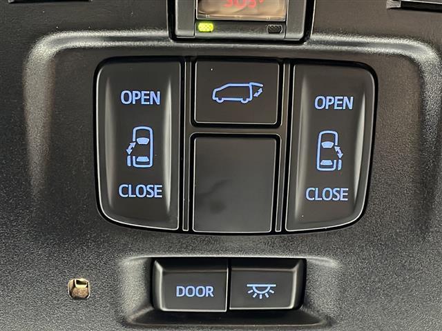 【両側パワースライドドア】小さなお子さまでもボタン一つで乗り降りラクラクです！両手に荷物を抱えている状態でもボタンを押せば自動で開閉するので、お買い物やお出かけの際にはとっても重宝します！